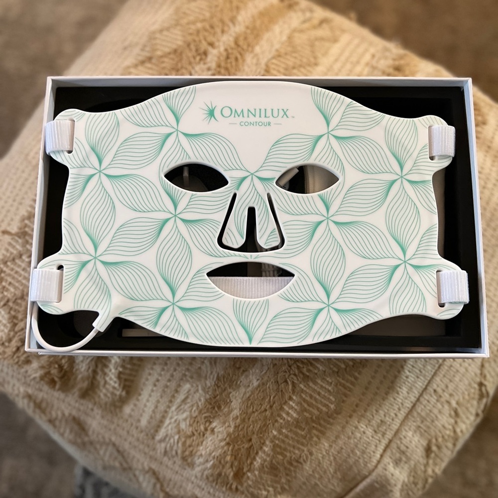 Omnilux Contour LED Face Mask BRAND NEW NEVER USED!